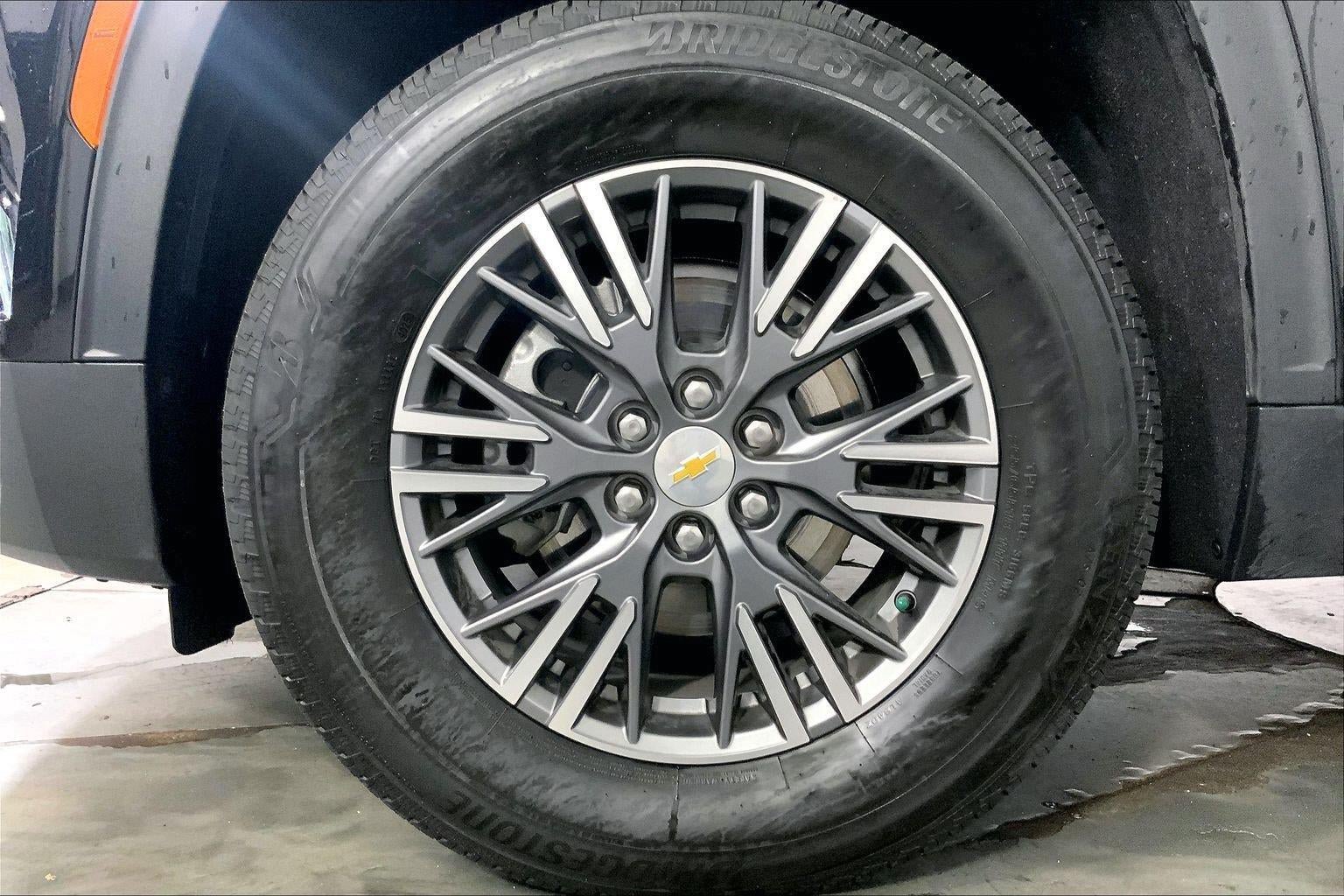 Used 2026 Chevrolet Traverse LT FWD image 9
