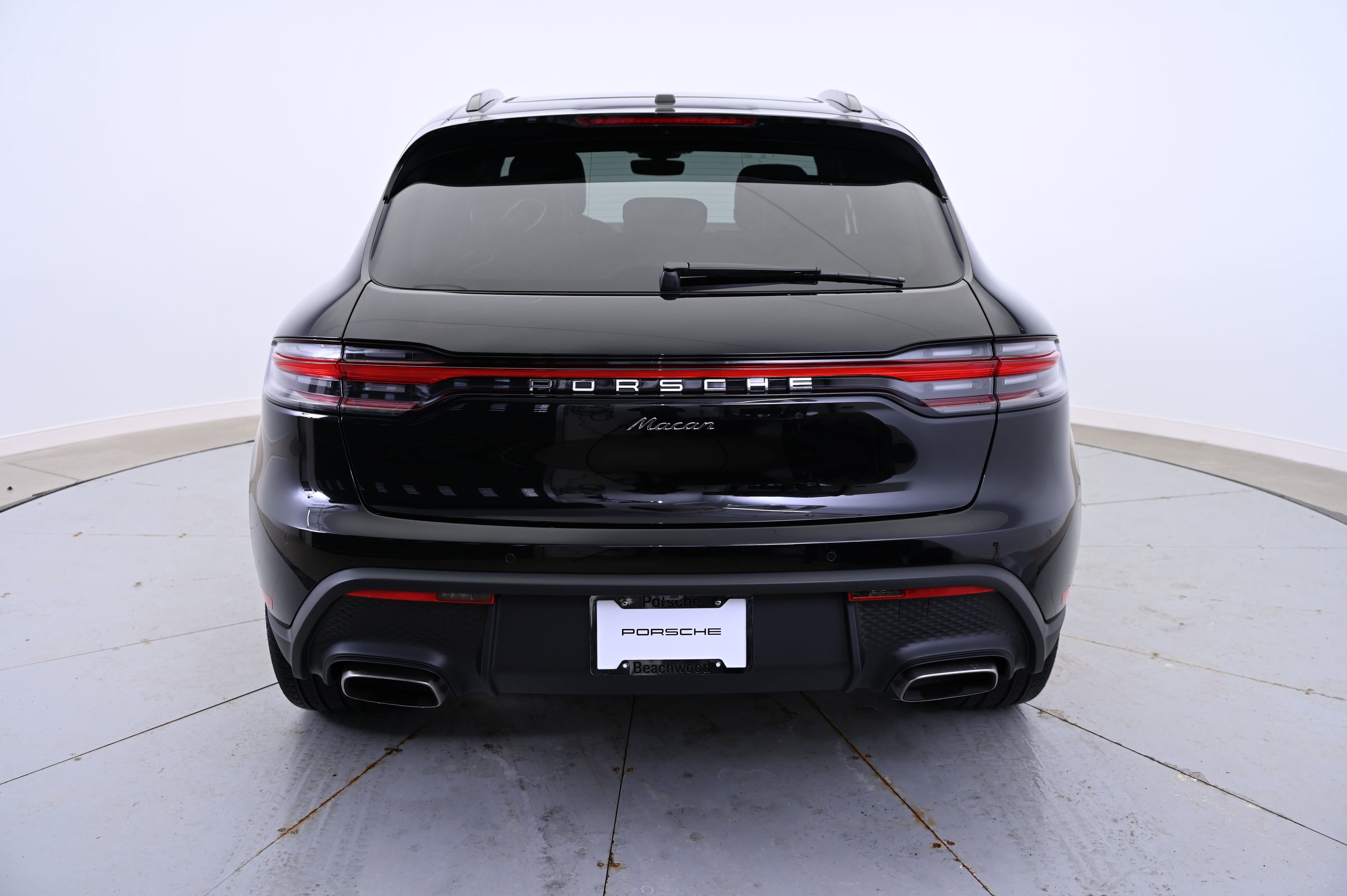Certified 2025 Porsche Macan image 6