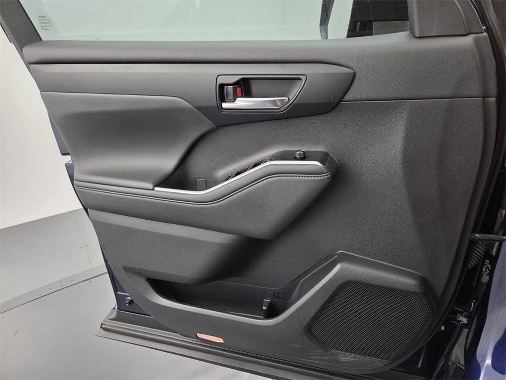 Used 2022 Toyota Highlander XLE image 26