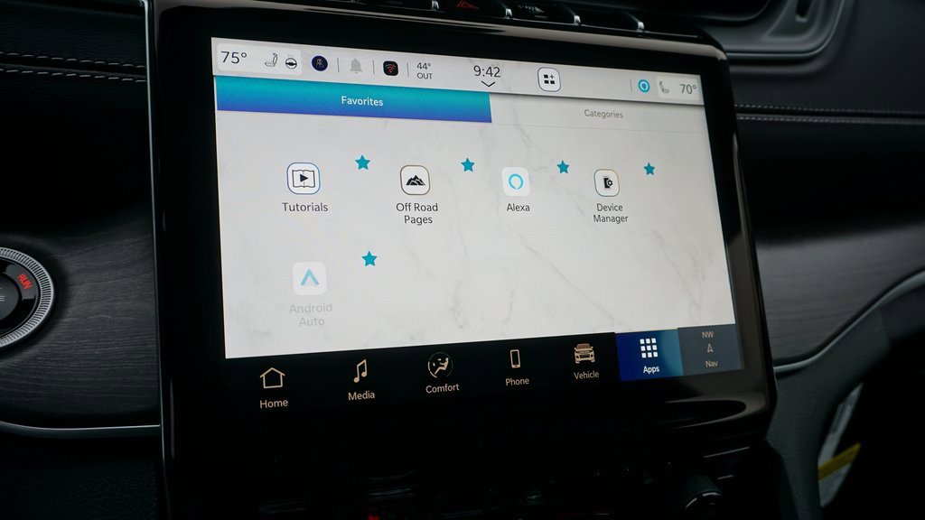 New 2025 Jeep Grand Cherokee Limited image 16