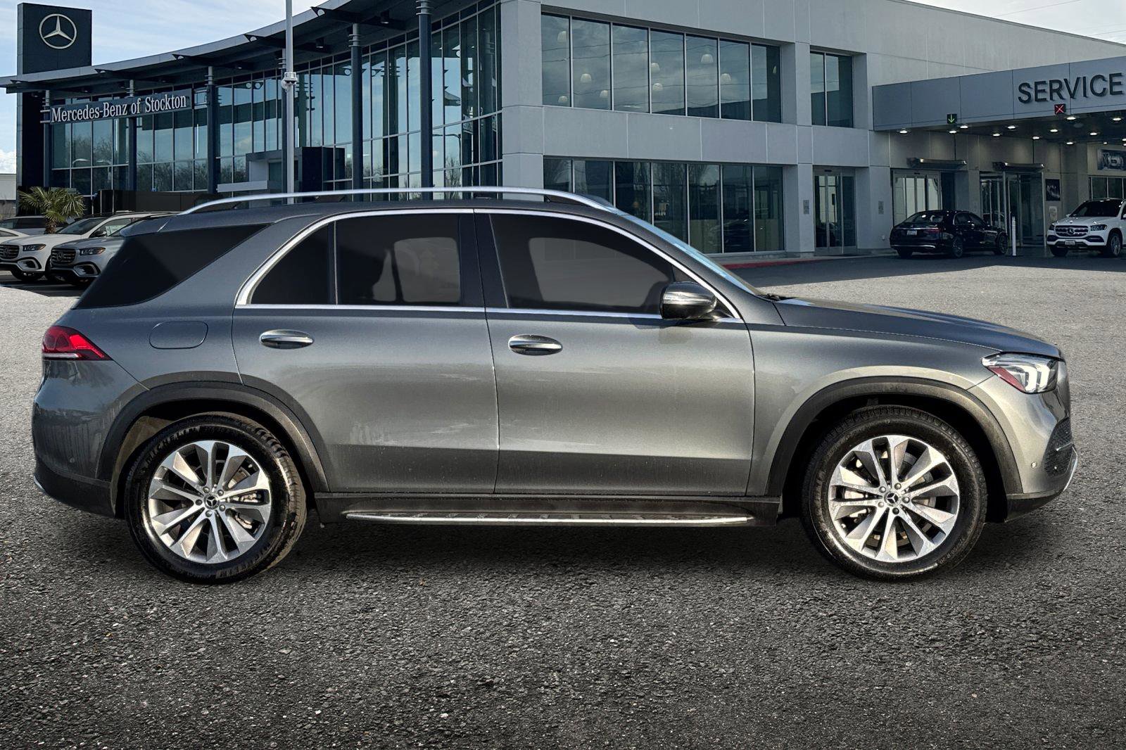 Certified 2022 Mercedes-Benz GLE 350 4MATIC w/ Premium Package image 3