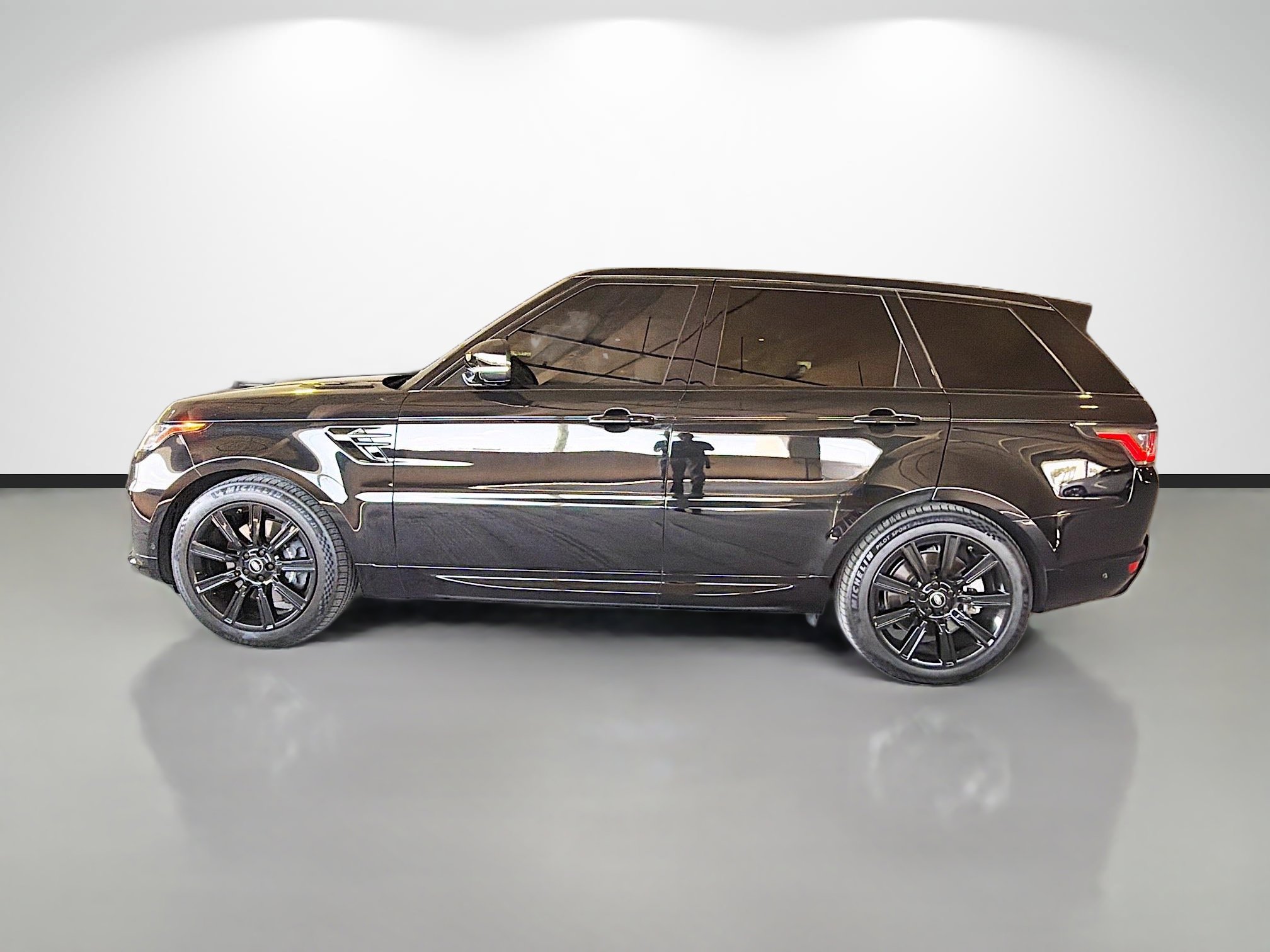 Used 2021 Land Rover Range Rover Sport HSE image 2