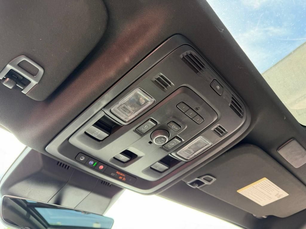 Used 2022 Cadillac Escalade ESV Premium Luxury AWD/4WD image 36