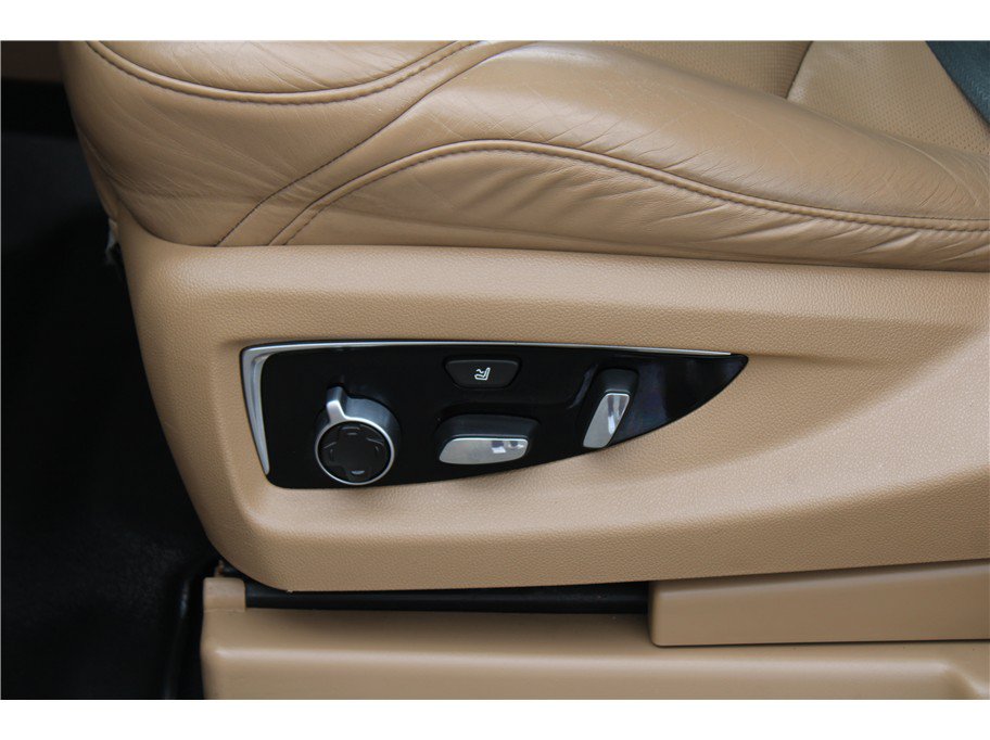 Used 2018 Cadillac Escalade Platinum AWD/4WD image 8
