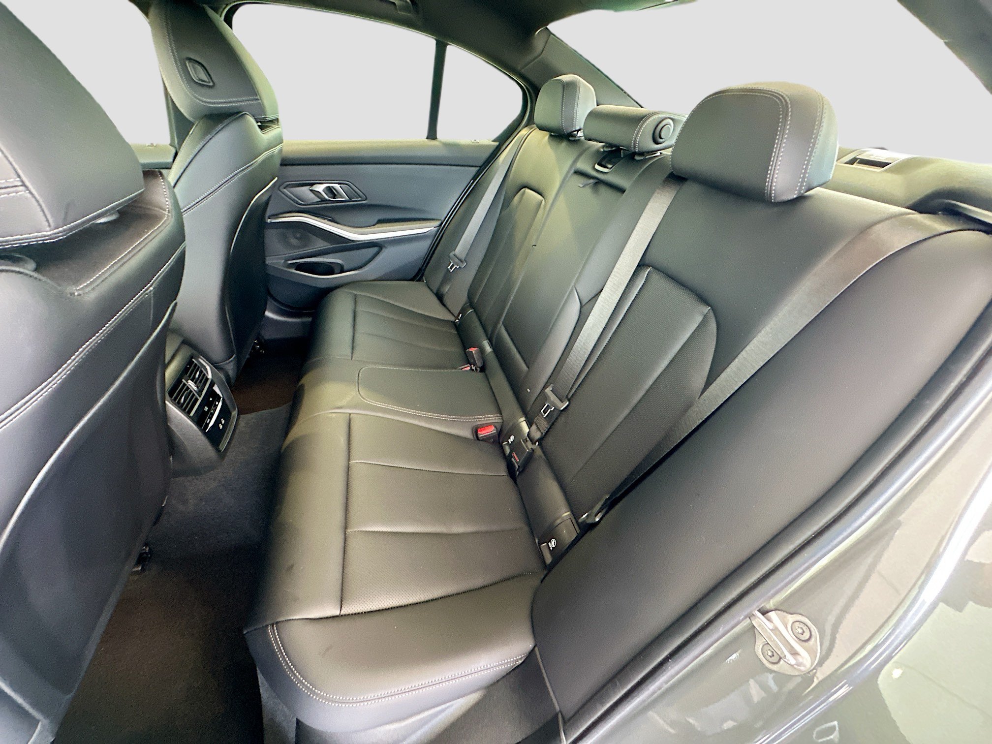 Used 2024 BMW 330i Sedan w/ Premium Package RWD image 24