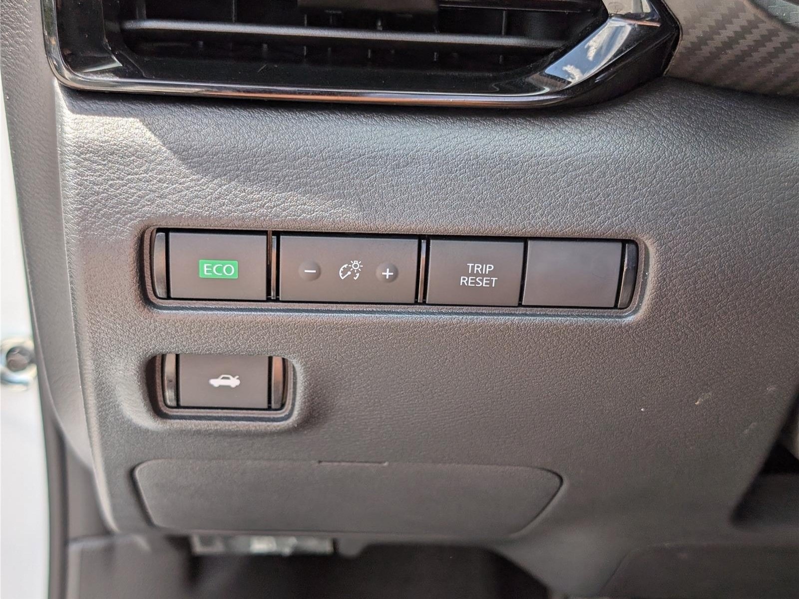 Used 2025 Nissan Sentra SV FWD image 19