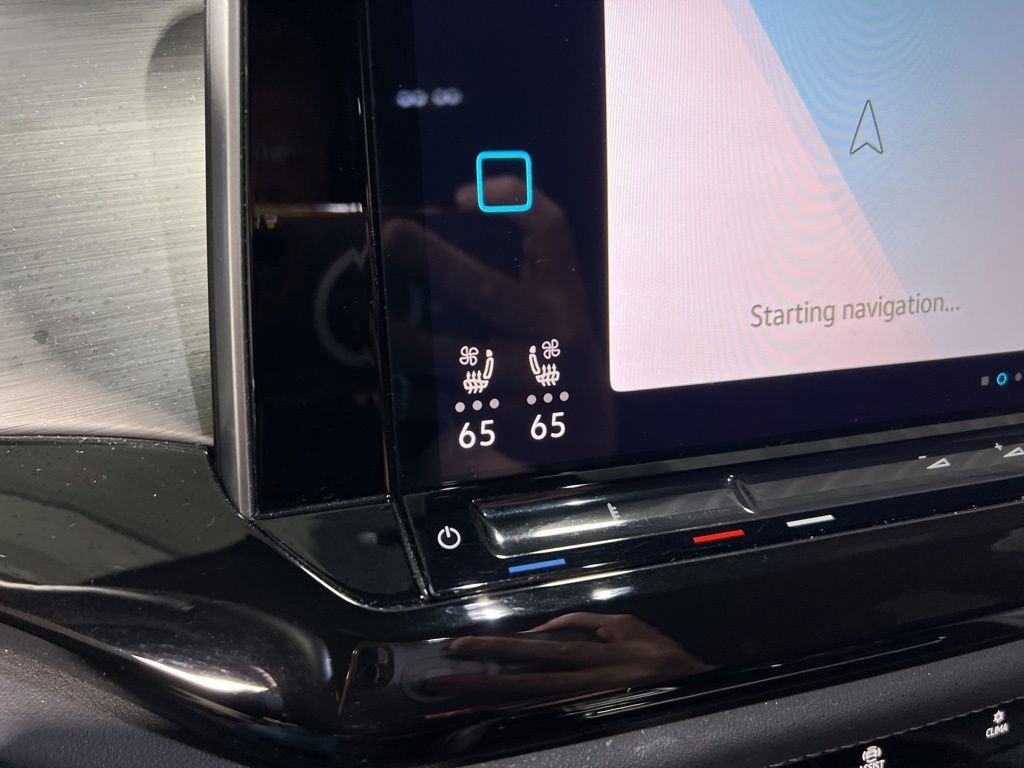 Used 2025 Volkswagen Atlas Cross Sport SE image 29