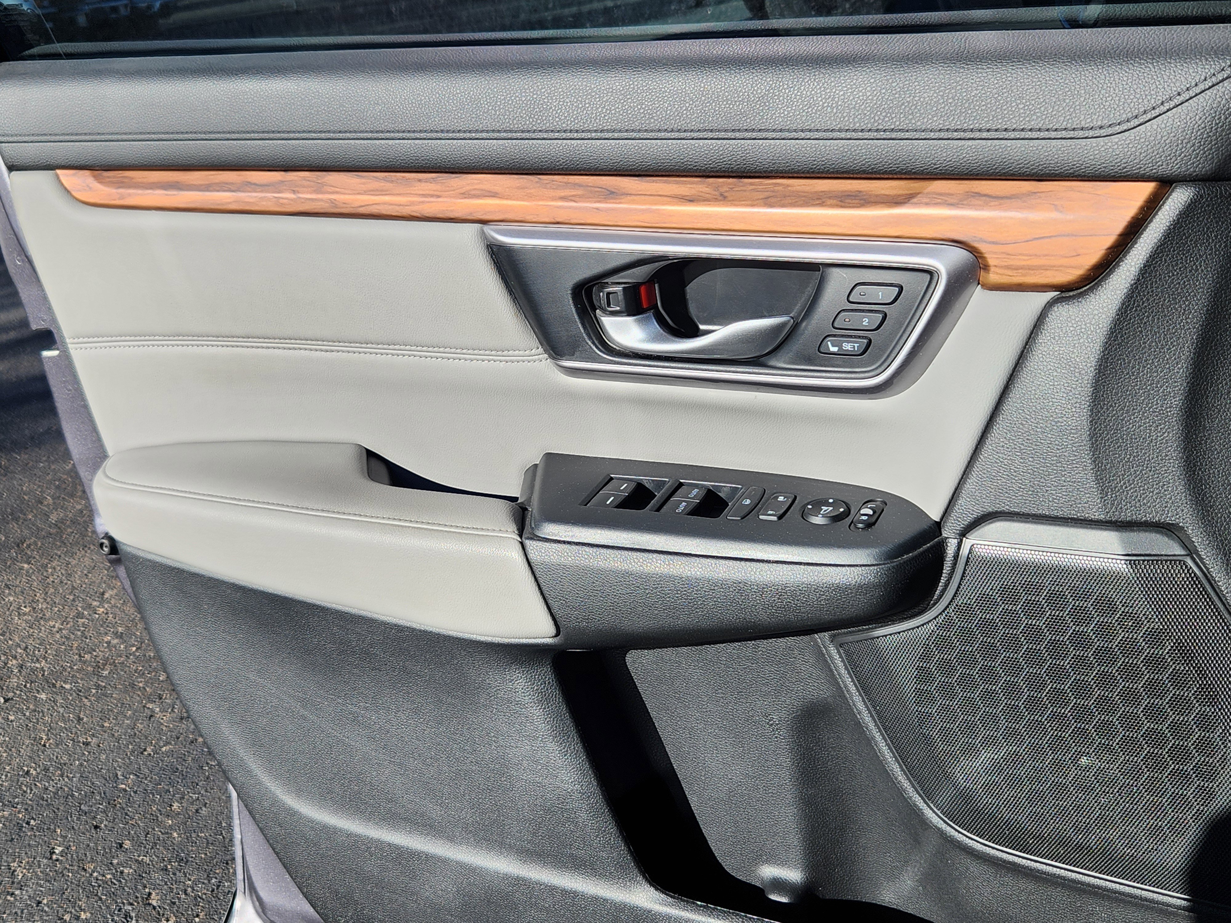 Used 2020 Honda CR-V Touring image 12