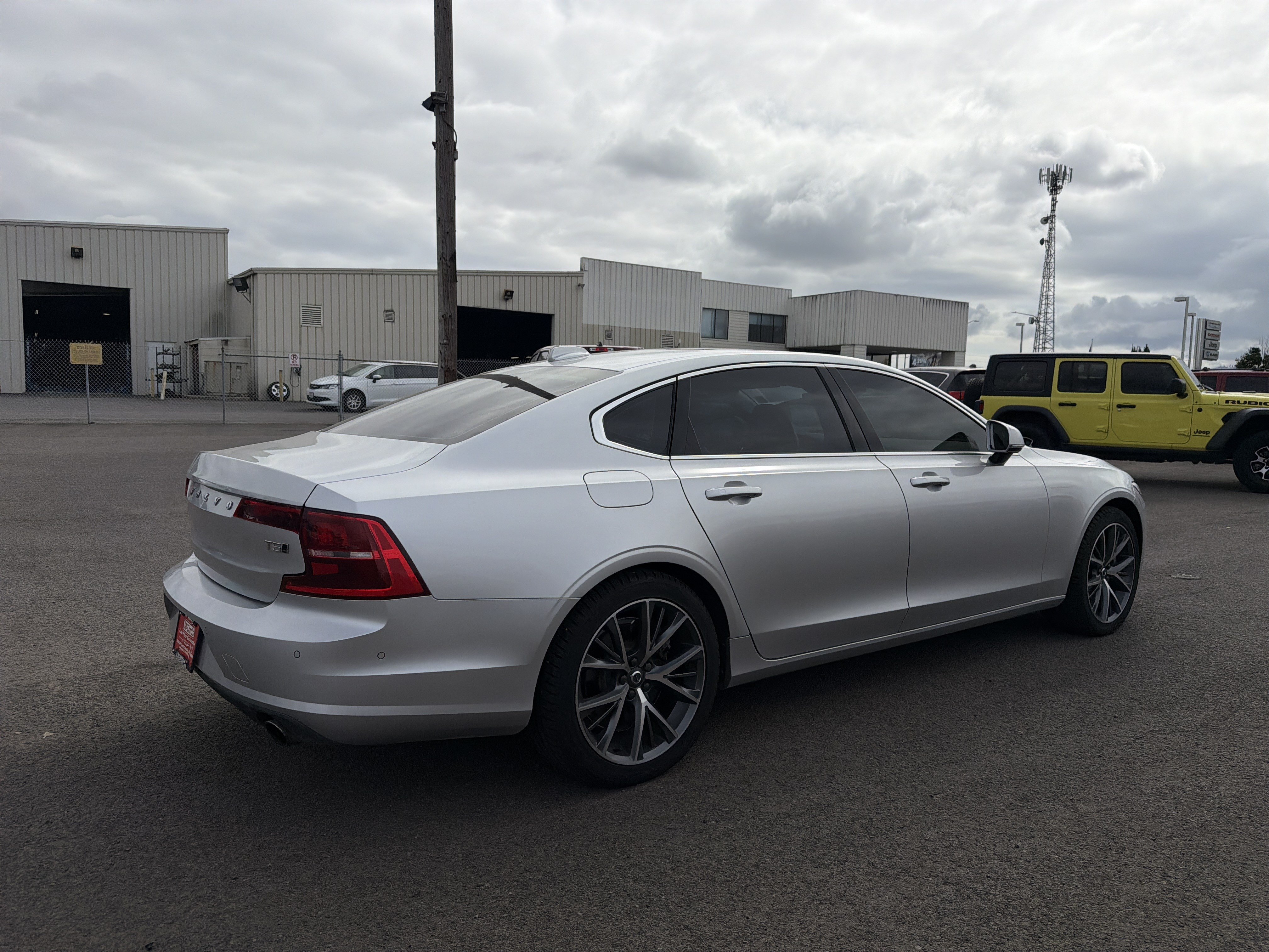 Used 2018 Volvo S90 T5 Momentum w/ Convenience Package AWD/4WD image 5
