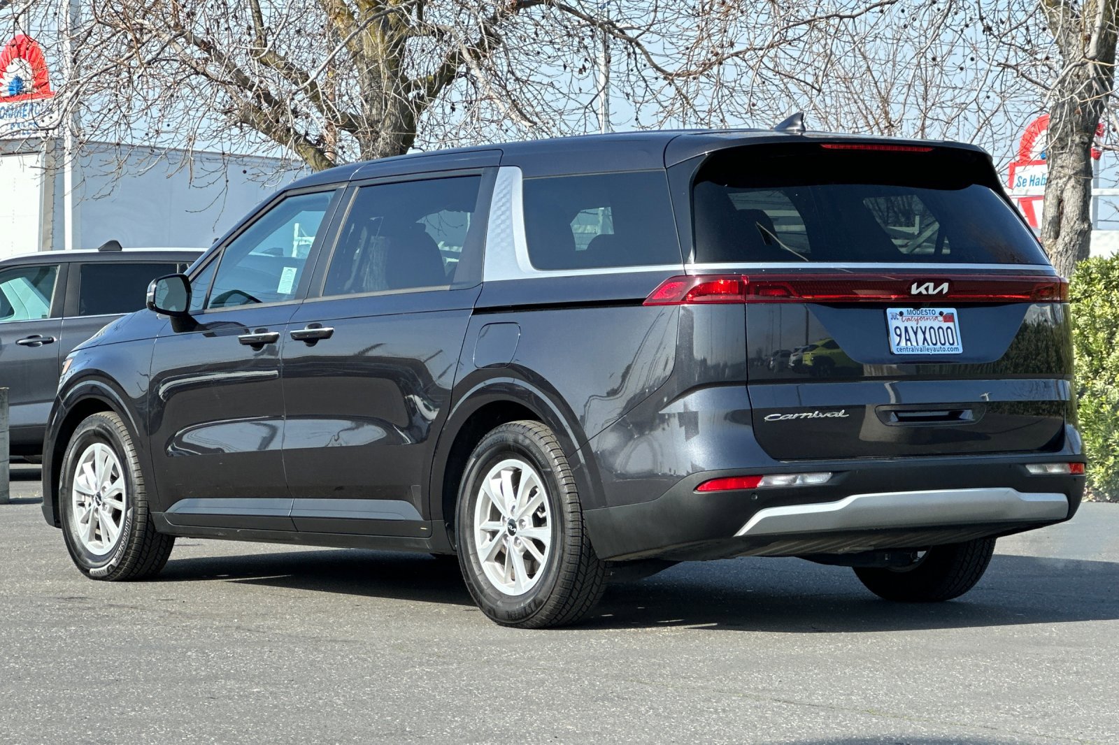Used 2022 Kia Carnival LX image 6