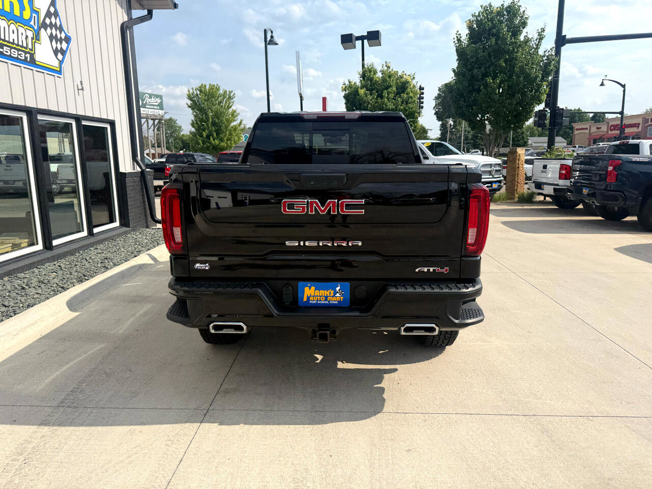 Used 2021 GMC Sierra 1500 AT4 w/ AT4 Premium Package image 4