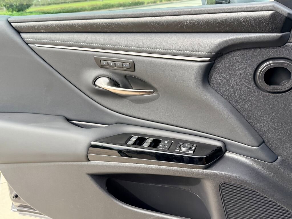 New 2025 Lexus ES 350 ES 350 image 18