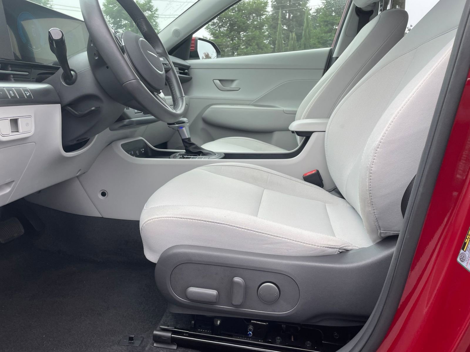 Used 2025 Hyundai Kona SEL image 21