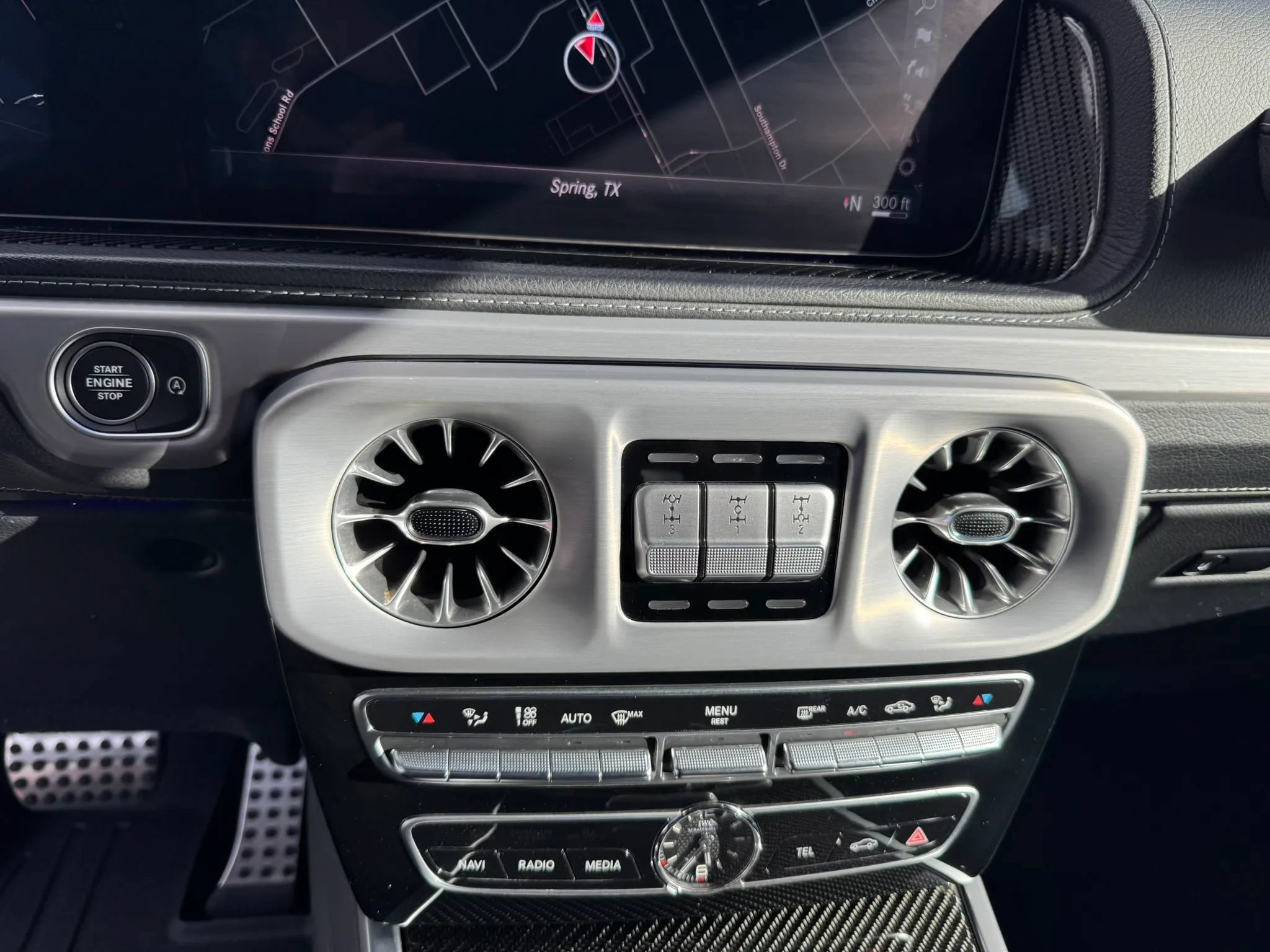 Used 2022 Mercedes-Benz G 63 AMG 4MATIC w/ Seat Comfort Package image 39