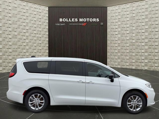 New 2026 Chrysler Pacifica Select