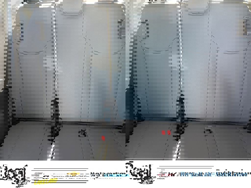 Used 2023 Toyota Sienna Limited image 18