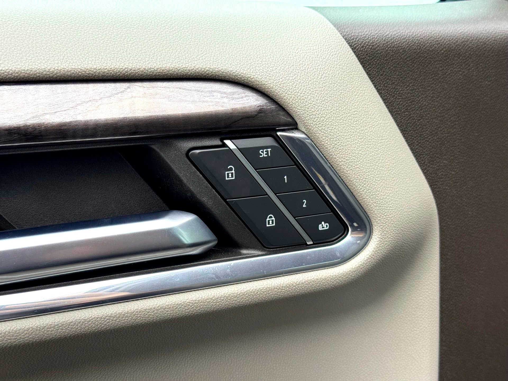 Used 2024 Chevrolet Silverado 1500 LTZ w/ Z71 Off-Road Package image 17