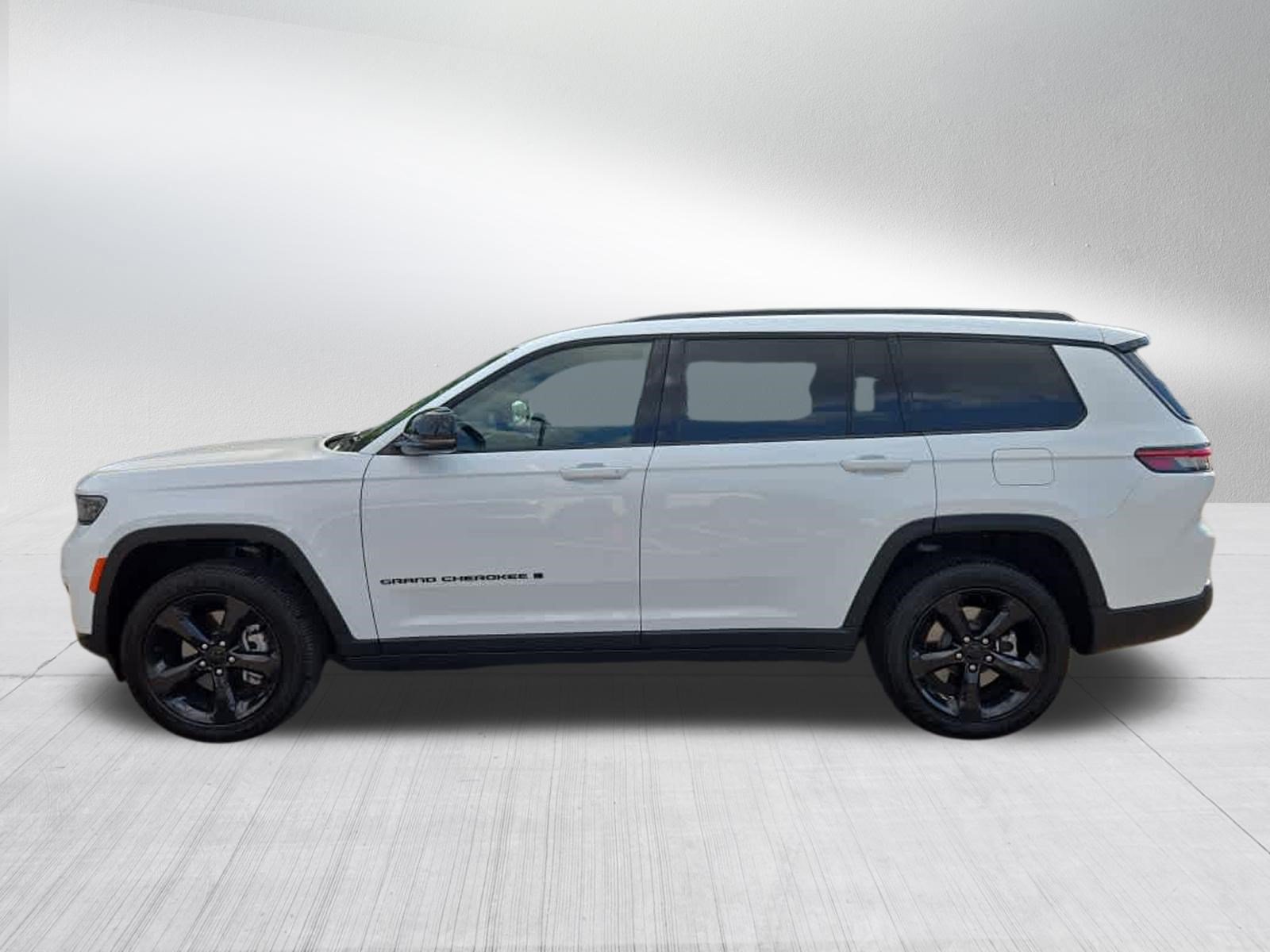 Used 2025 Jeep Grand Cherokee L Altitude AWD/4WD image 6
