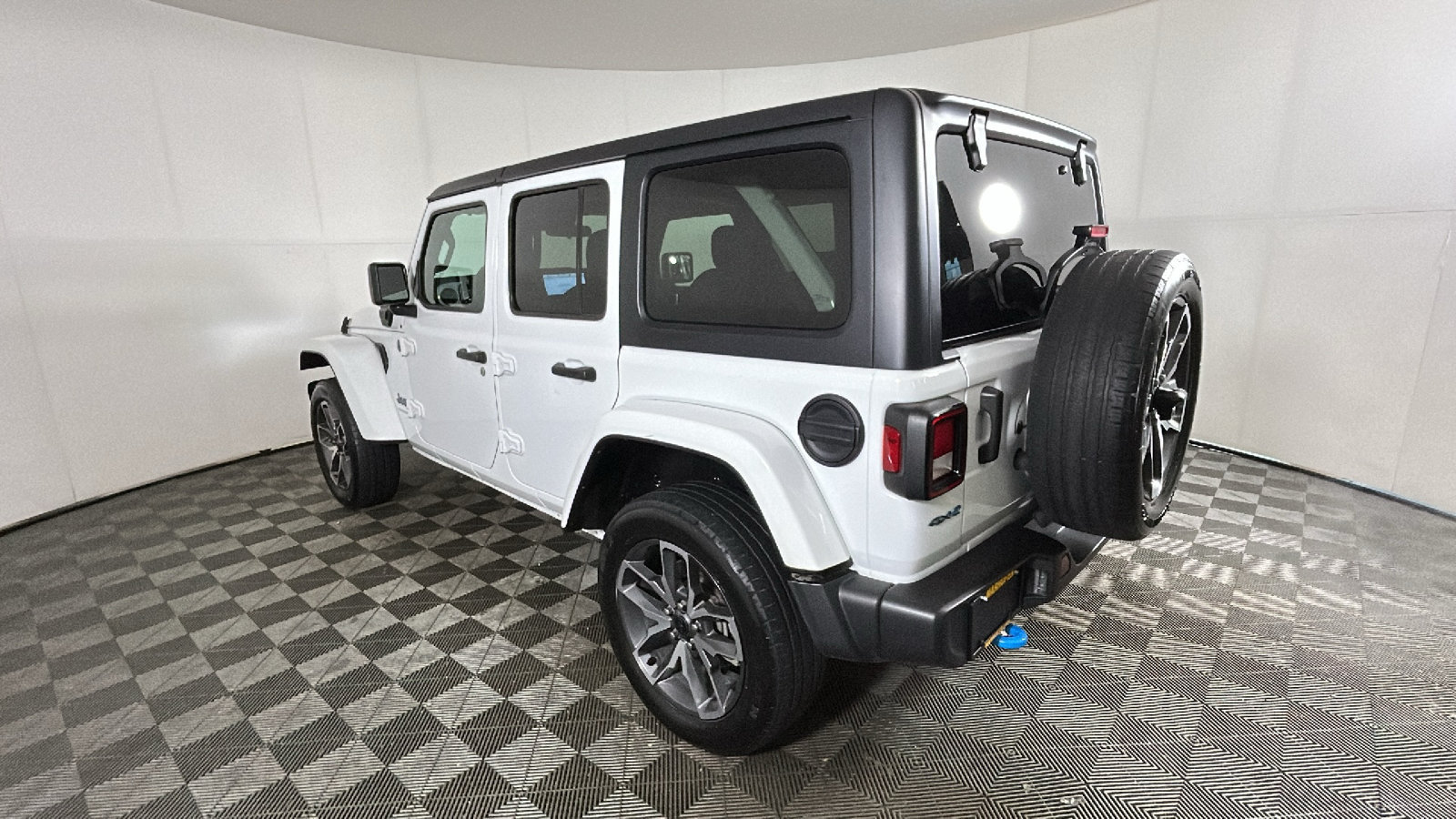 Used 2024 Jeep Wrangler Unlimited AWD/4WD image 5