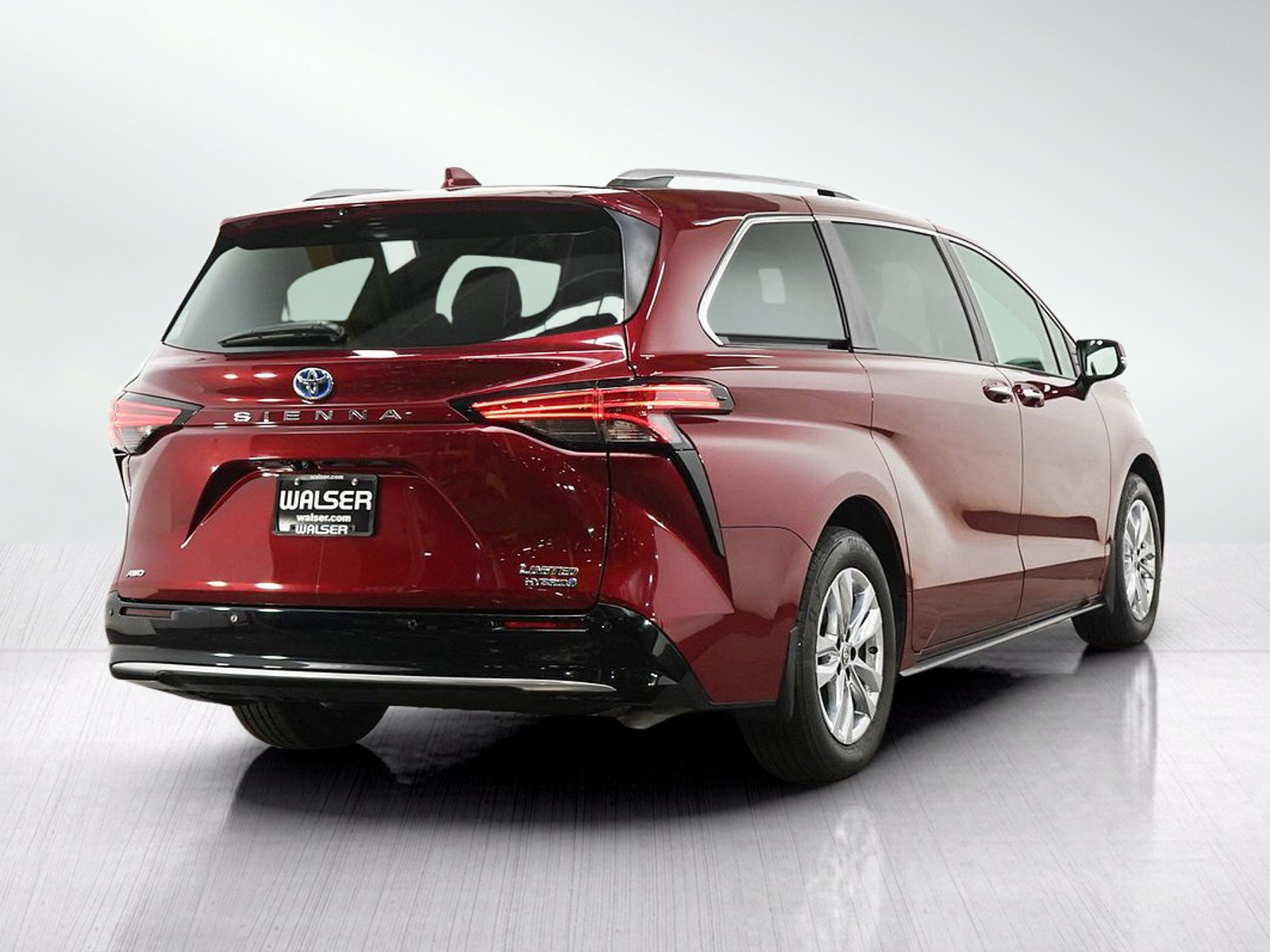 Used 2024 Toyota Sienna Limited AWD/4WD image 5