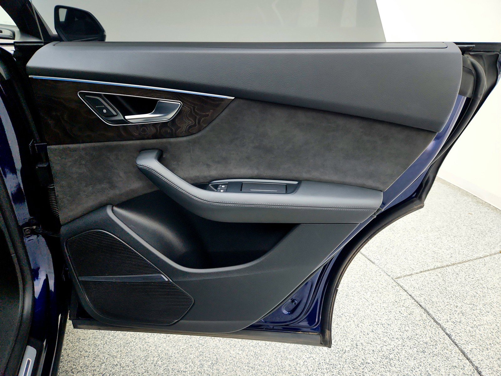 Used 2019 Audi Q8 Prestige w/ Luxury Package image 28