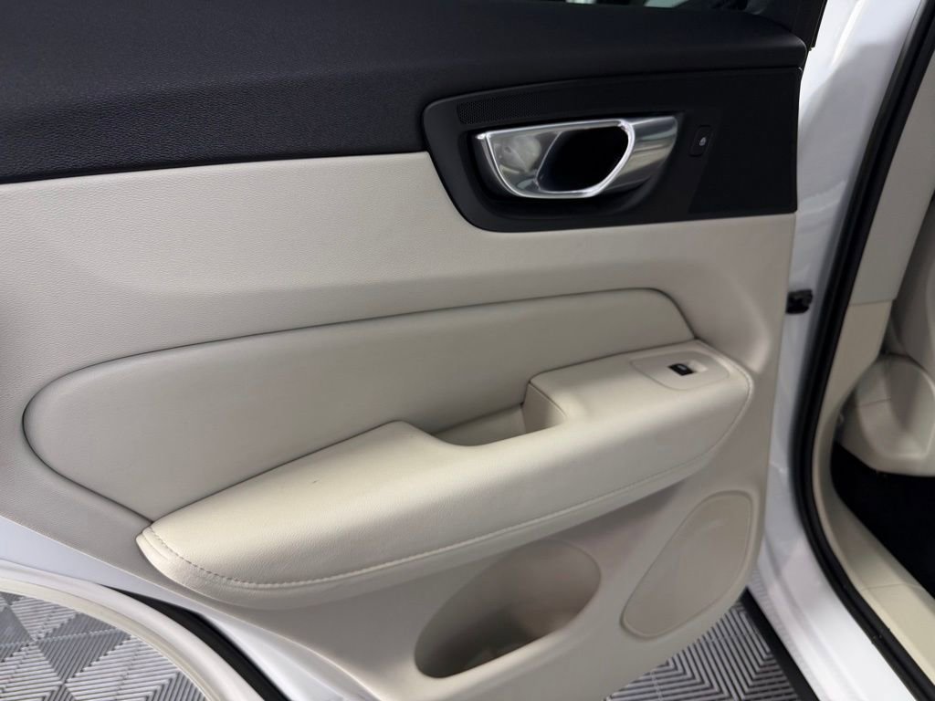 Used 2023 Volvo XC60 B5 Ultimate w/ Climate Package image 27