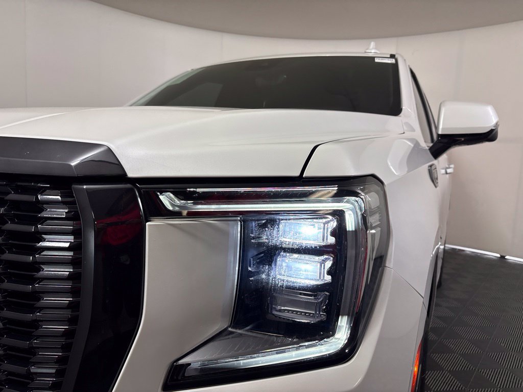 Used 2023 GMC Yukon Denali Ultimate AWD/4WD image 9