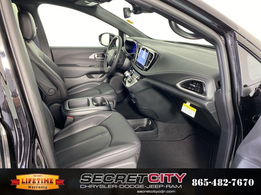 New 2026 Chrysler Pacifica Select w/ S Appearance Package image 38