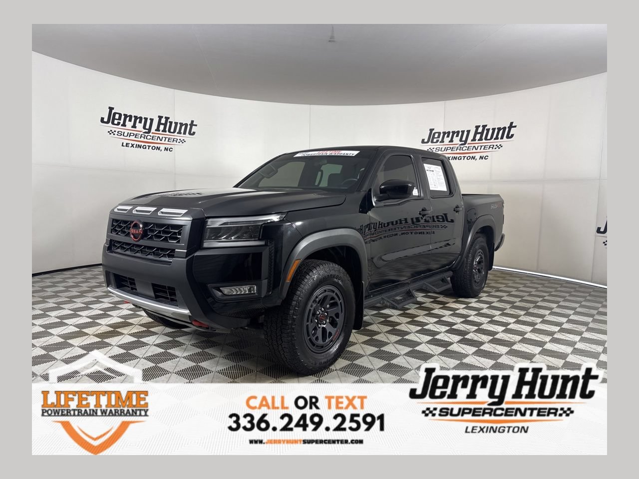 Used 2025 Nissan Frontier PRO-4X AWD/4WD image 1
