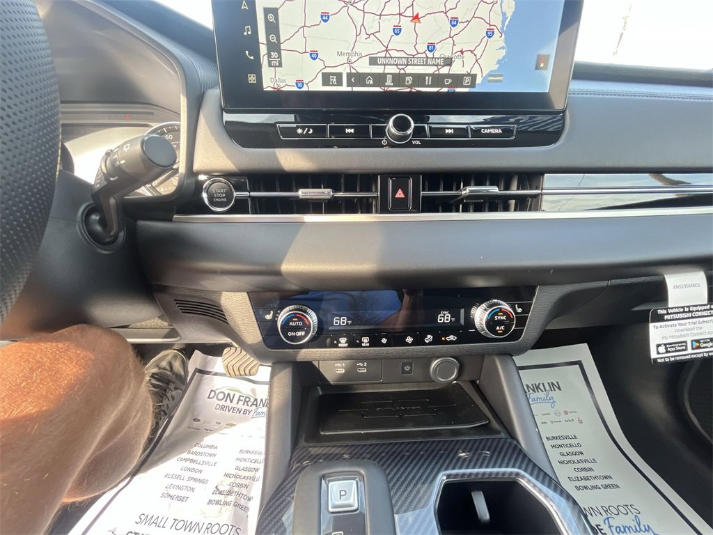 New 2025 Mitsubishi Outlander SE image 19