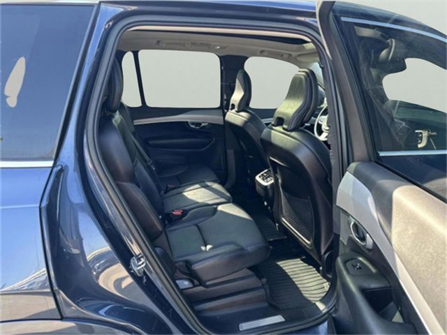 Used 2023 Volvo XC90 B5 Core image 12