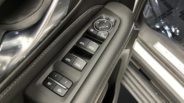 Used 2023 GMC Yukon Denali AWD/4WD image 21
