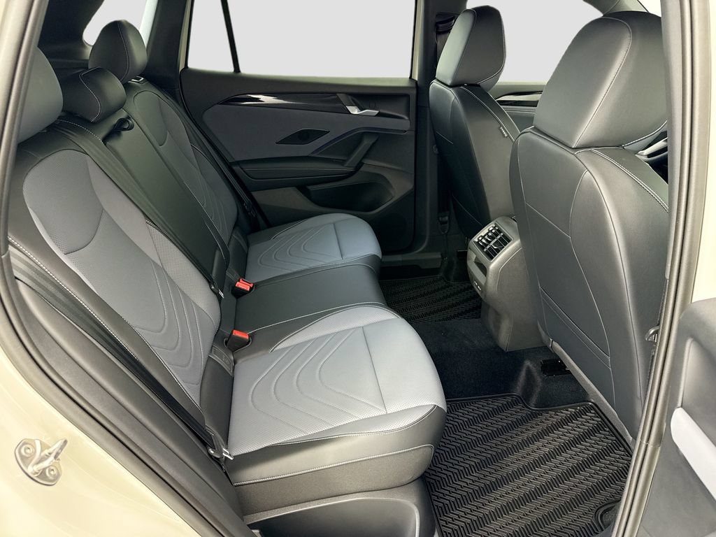 New 2026 Volkswagen Tiguan SE R-Line FWD image 20