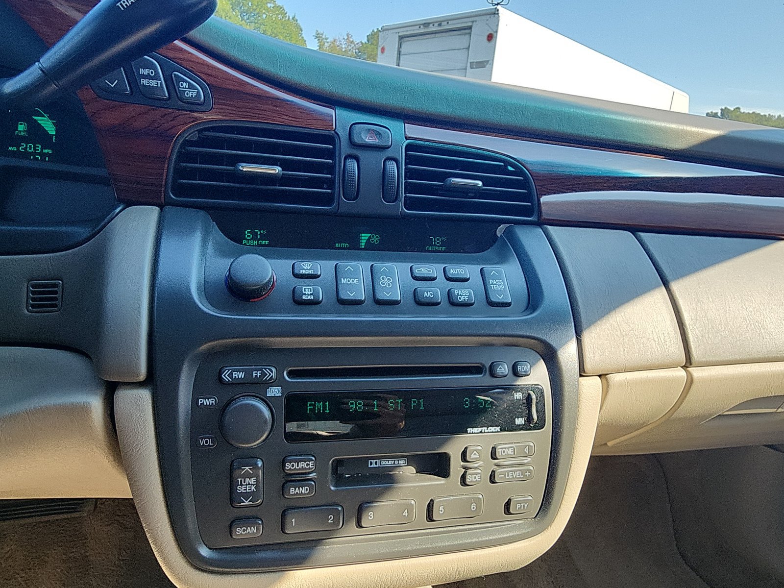 Used 2002 Cadillac De Ville w/ Comfort/Convenience Pkg FWD image 17