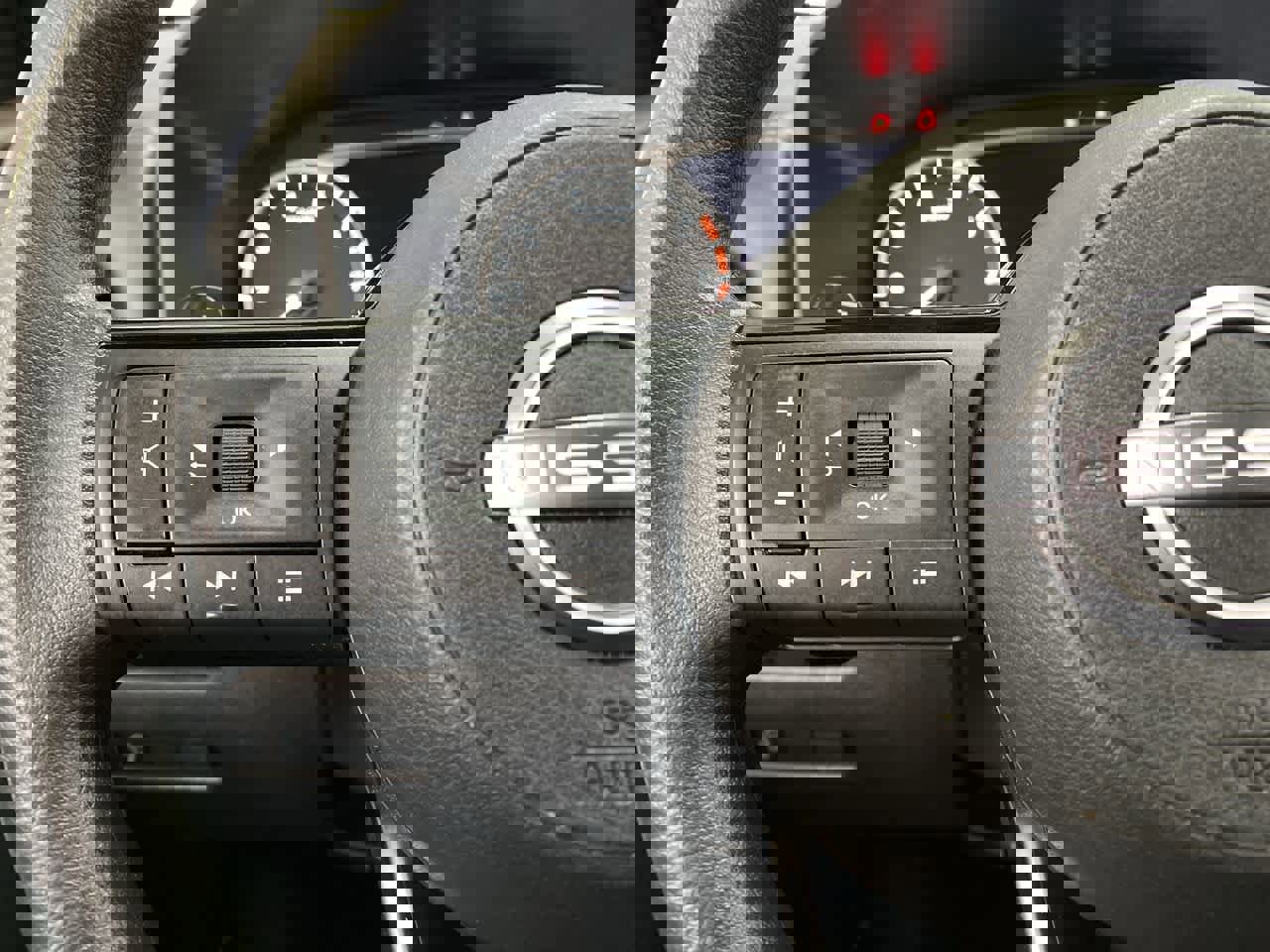 Used 2023 Nissan Rogue SV image 21