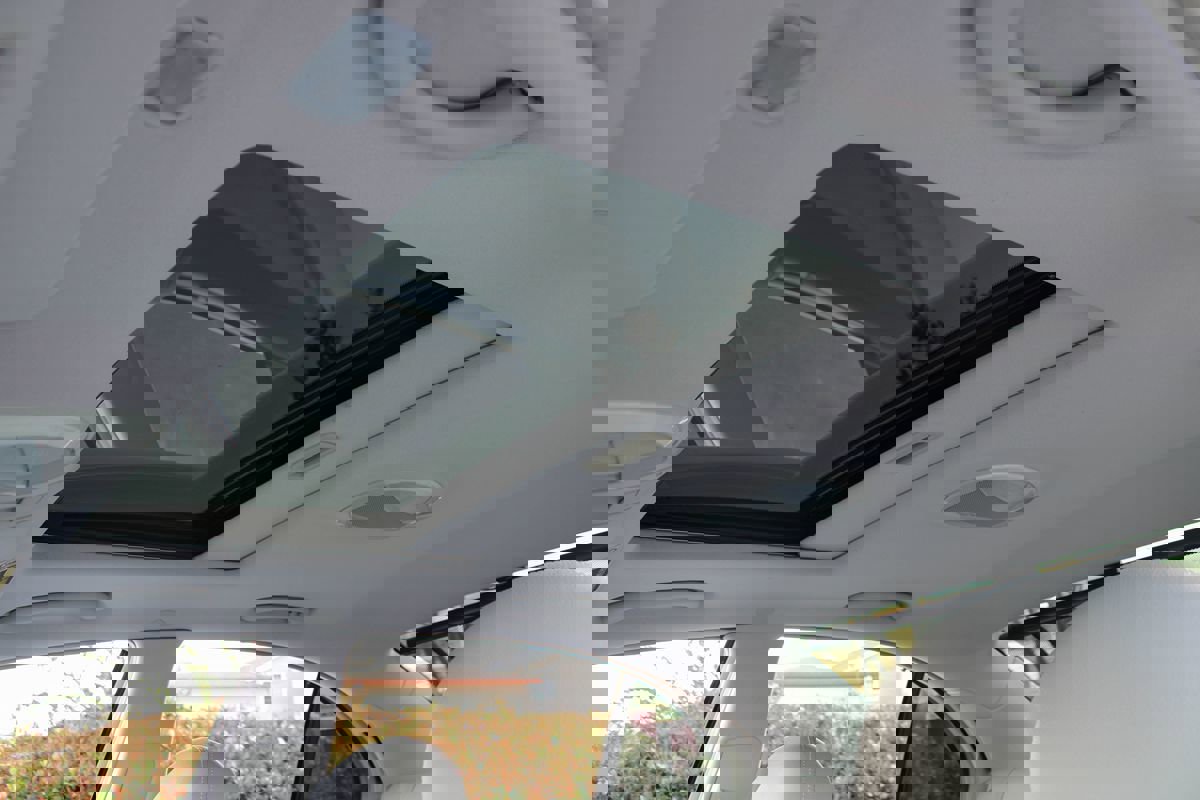 Used 2004 Mercedes-Benz E 320 Sedan image 23