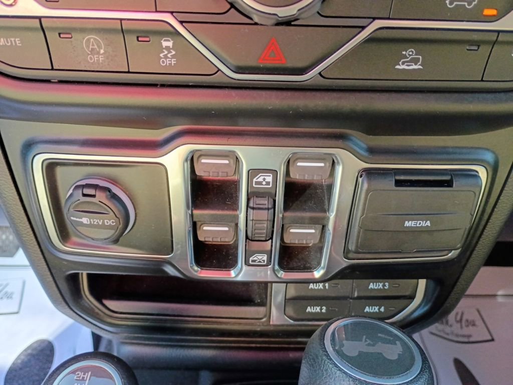 Used 2022 Jeep Wrangler Unlimited Sahara image 25