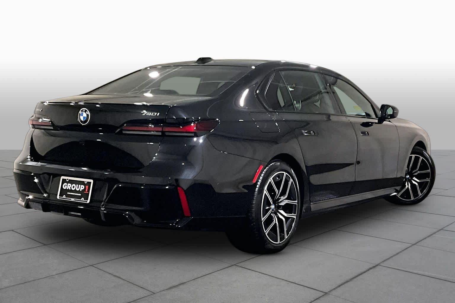 Used 2025 BMW 740i xDrive w/ Executive Package AWD/4WD image 12
