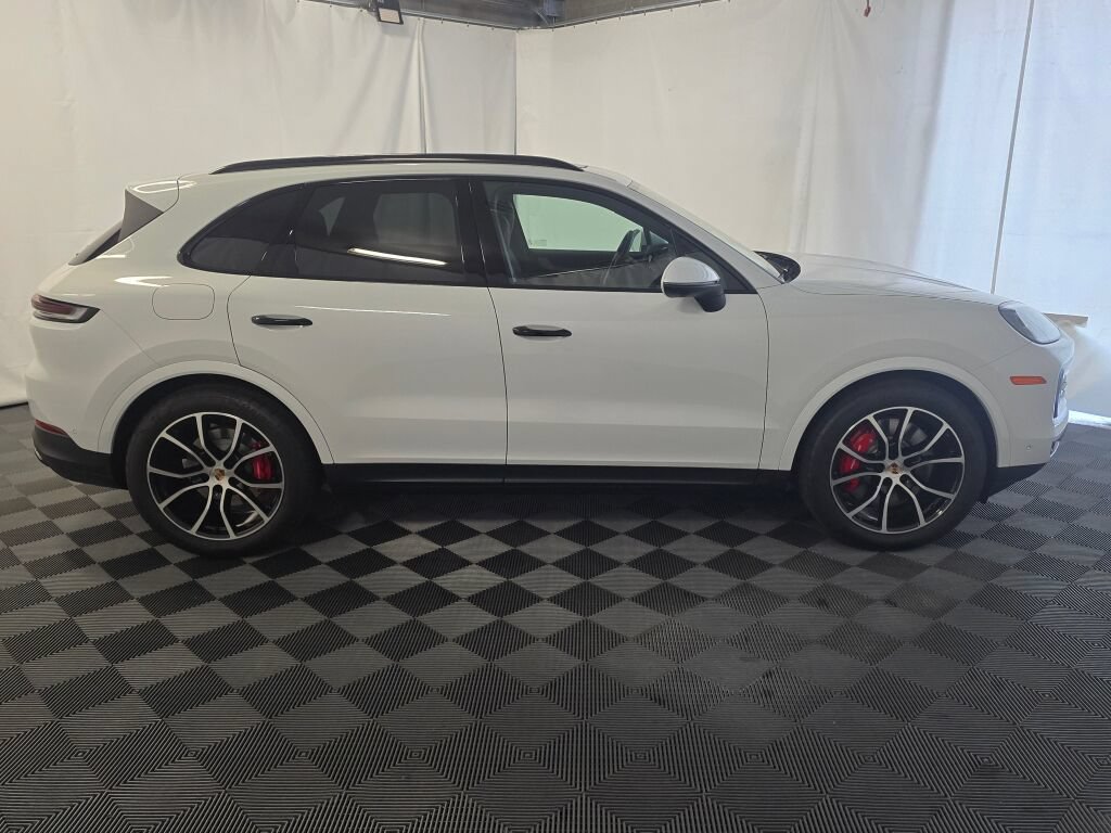 Certified 2025 Porsche Cayenne S AWD/4WD image 8