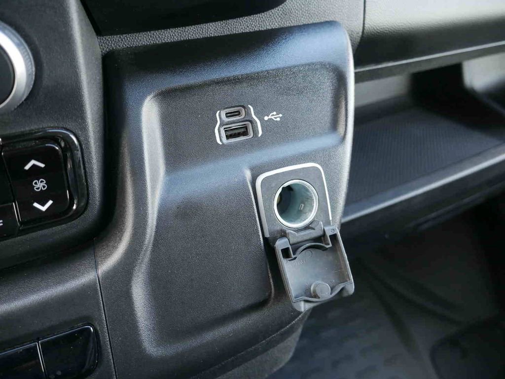 Used 2025 RAM ProMaster 2500 w/ Convenience Group image 34