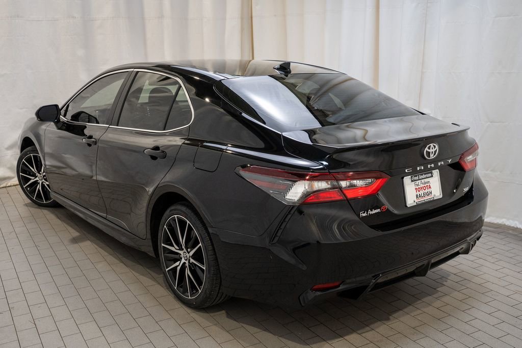 Used 2024 Toyota Camry SE image 3