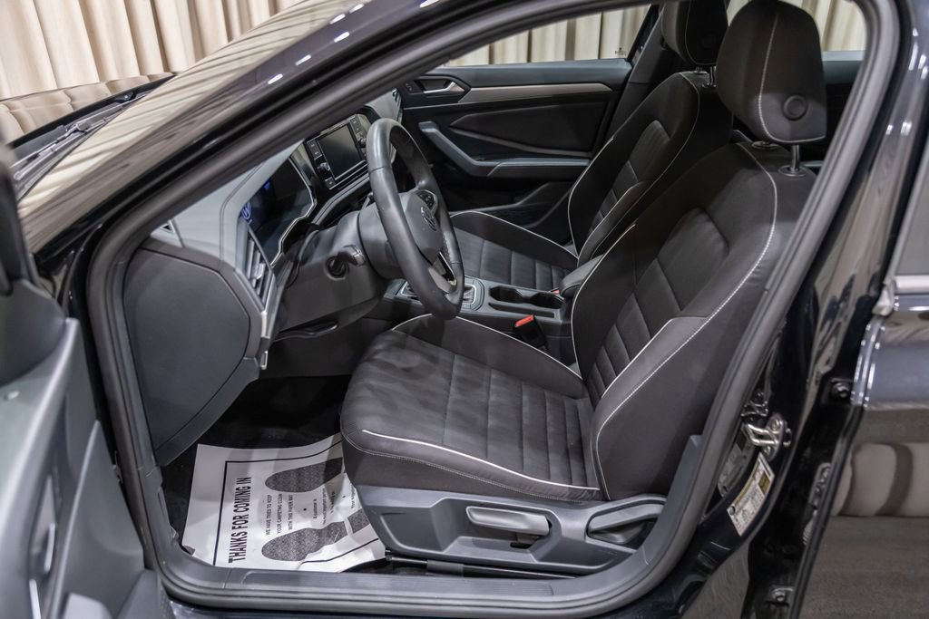 Used 2024 Volkswagen Jetta Sport image 9