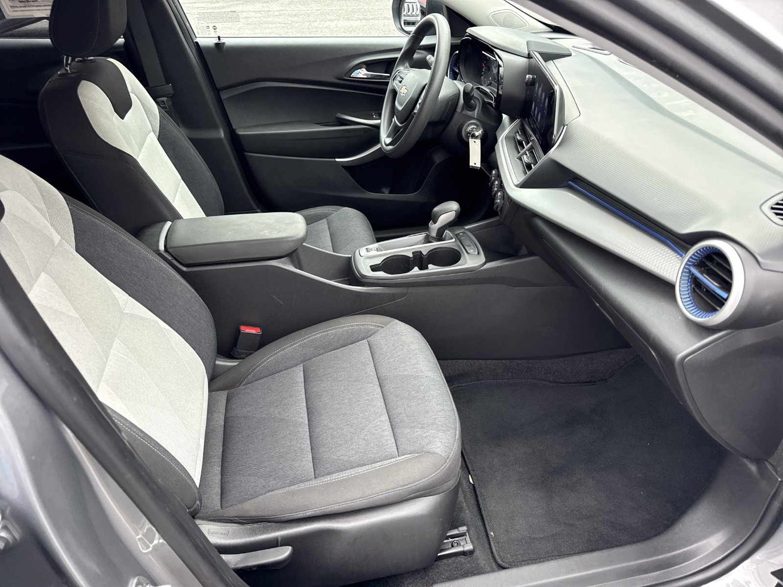 Used 2024 Chevrolet Trax LS FWD image 28