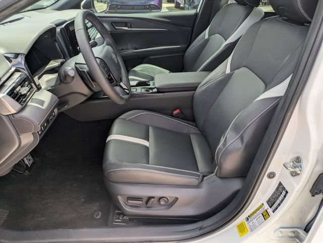 Used 2025 Toyota Camry SE w/ Convenience Package FWD image 15