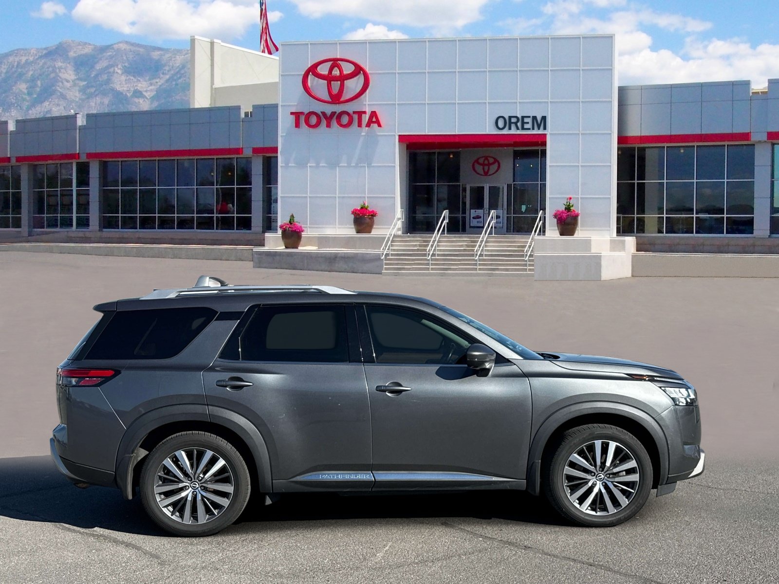 Used 2022 Nissan Pathfinder Platinum w/ Cargo Package AWD/4WD image 3