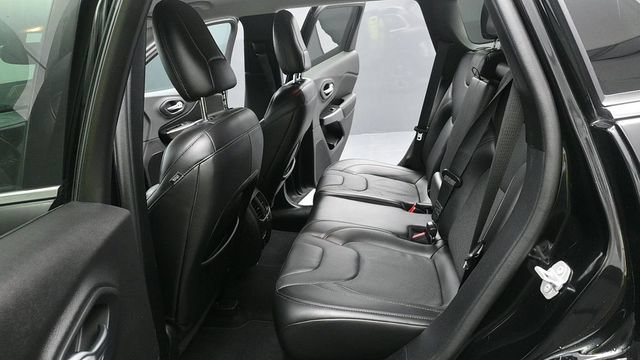 Used 2020 Jeep Cherokee Limited AWD/4WD image 23