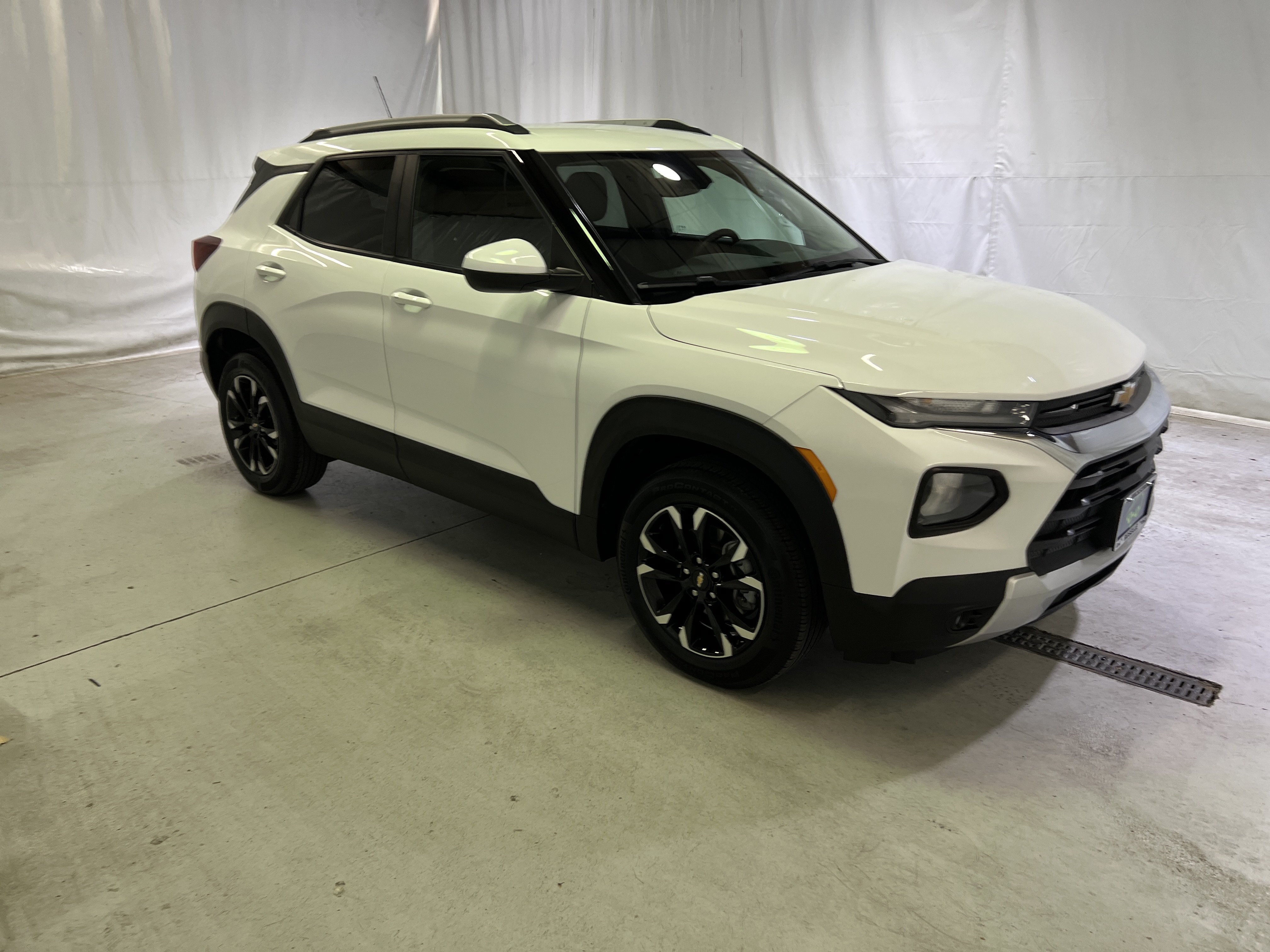 Certified 2023 Chevrolet TrailBlazer LT w/ Convenience Package AWD/4WD image 2