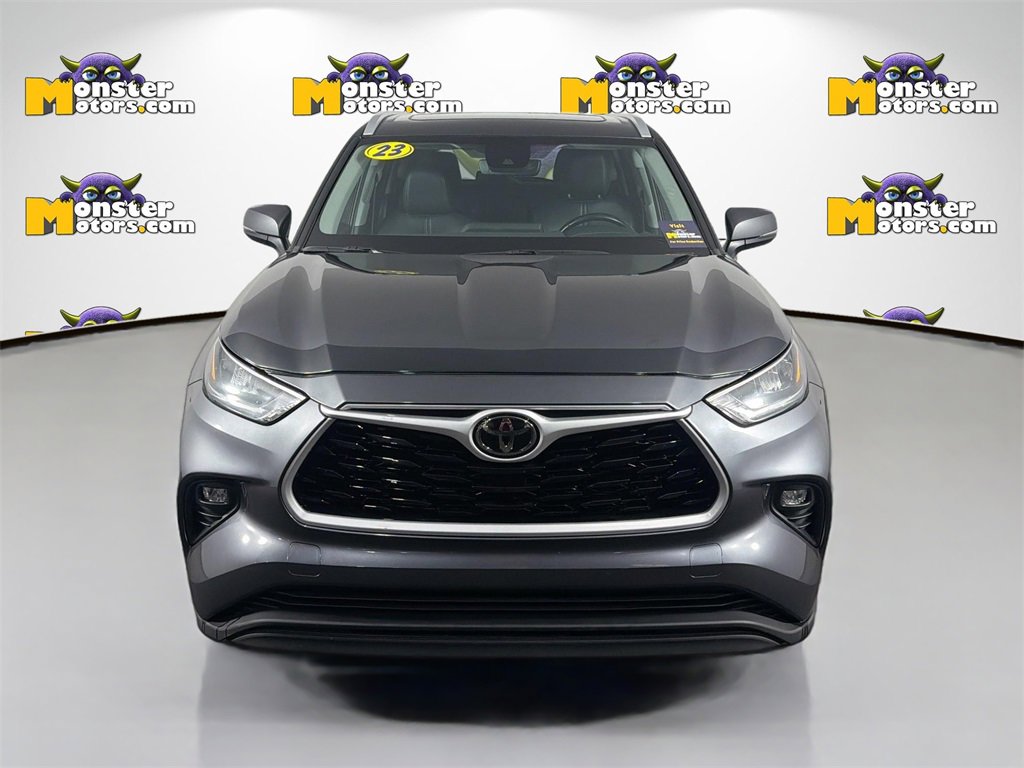 Used 2023 Toyota Highlander L image 2