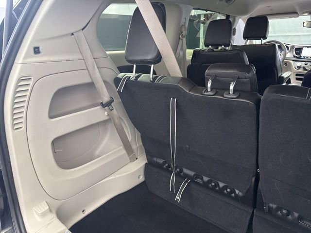 Used 2024 Chrysler Pacifica Touring-L image 44