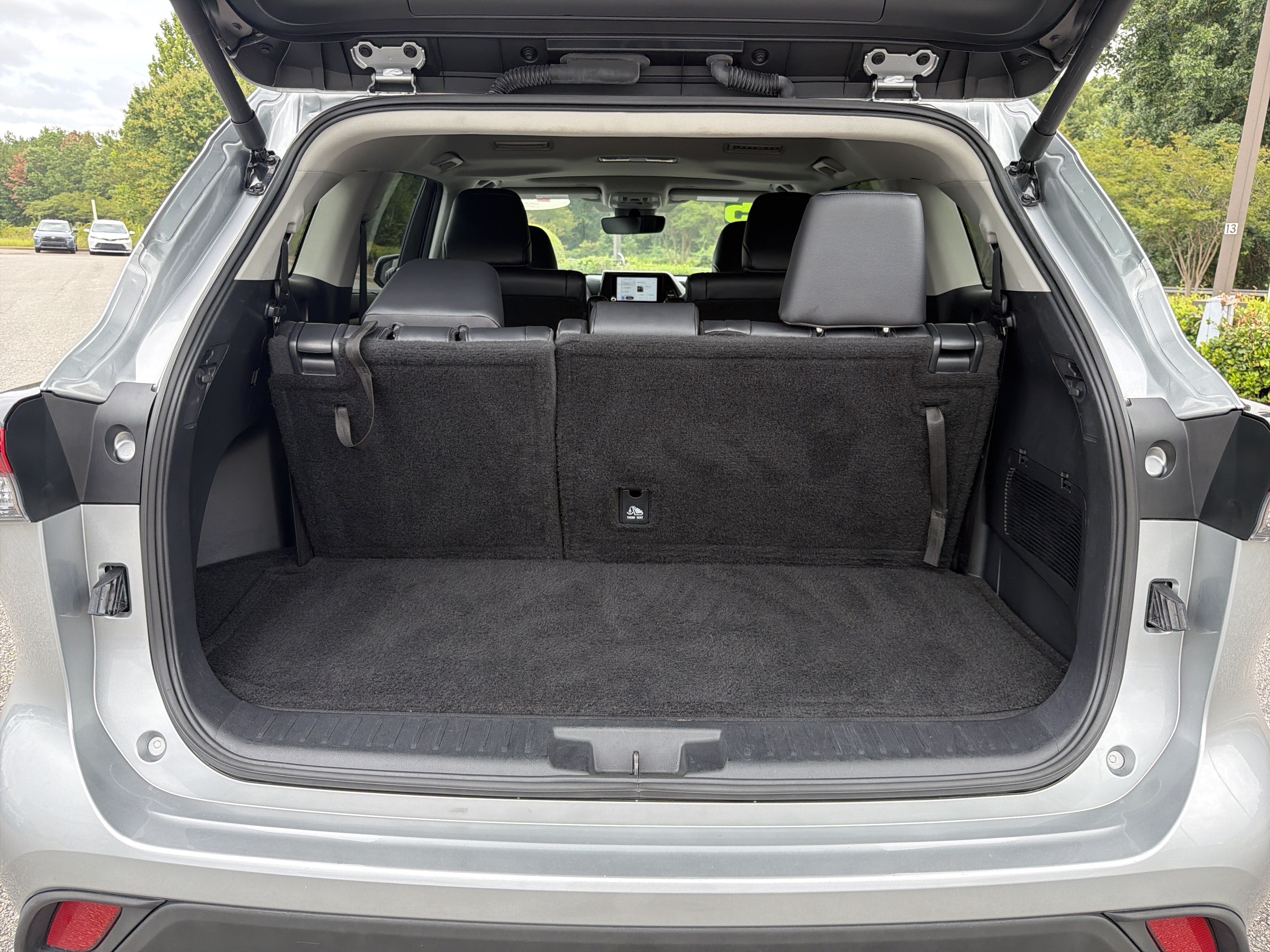 Certified 2025 Toyota Highlander XLE FWD image 28